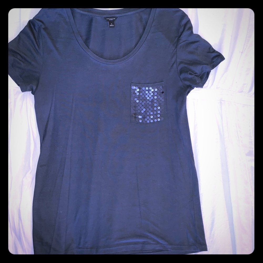 Navy blue tee shirt S with sequin pocket